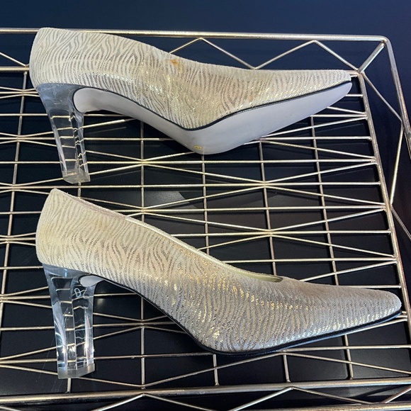 Vintage J. Renee Bridal Cinderella Metallic Gold Zebra Acrylic High Heels 10M - Picture 2 of 9